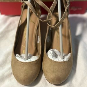 New American Rad Wedge Sand size 7.5